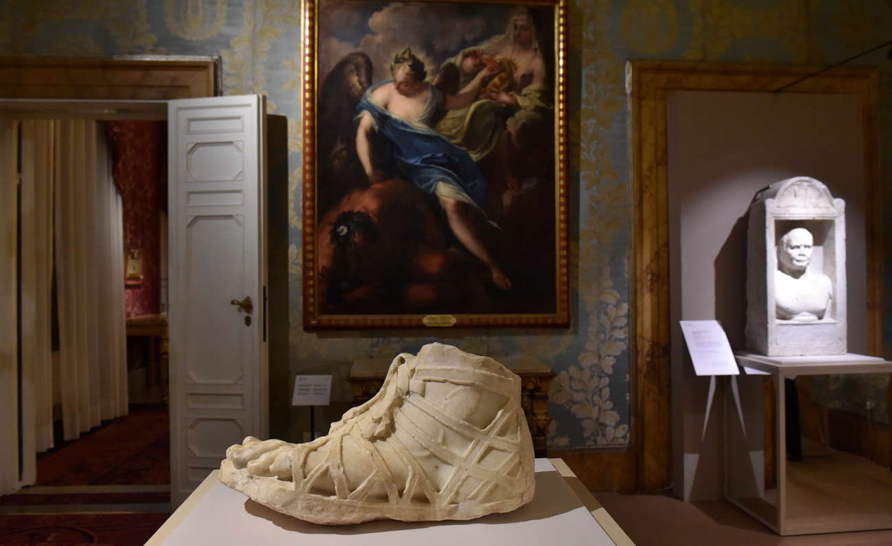 Ai piedi degli dei. L’arte della calzatura