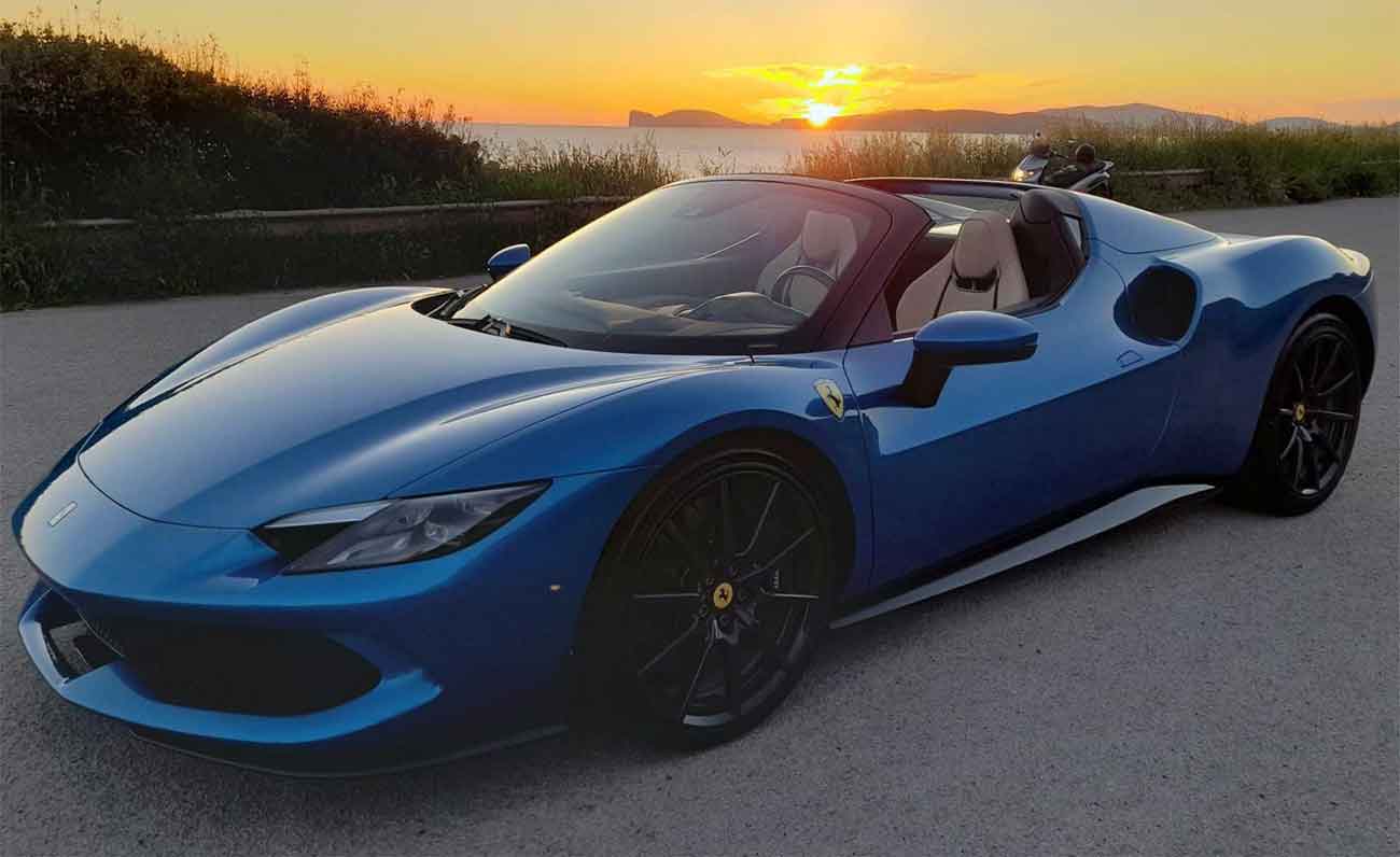 Avvistata sulla Alghero-Bosa l’ultima nata di casa Ferrari: la 296Gts