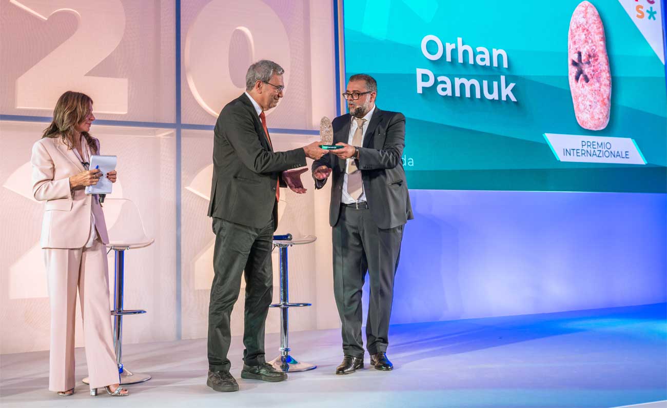 Pamuk a Nuoro: «Deledda una grande scrittrice»