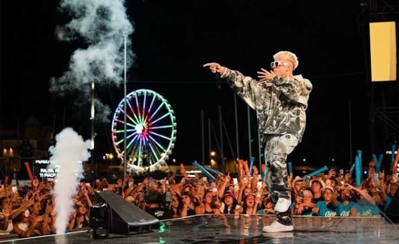 Concerto per i 60anni della Costa Smeralda, Aka7even costretto a rinunciare per problemi di salute