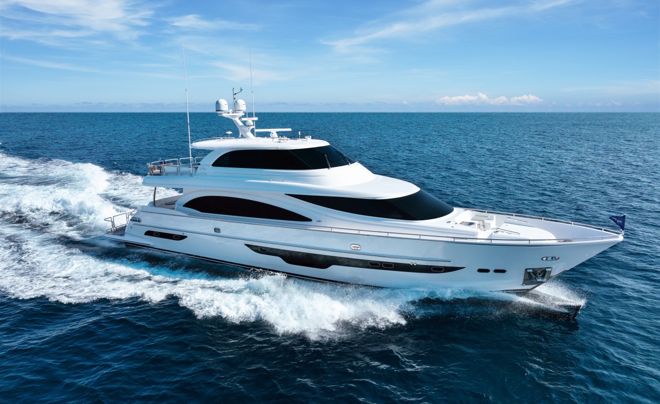 Horizon Yachts E90, stile aerodinamico perfetto