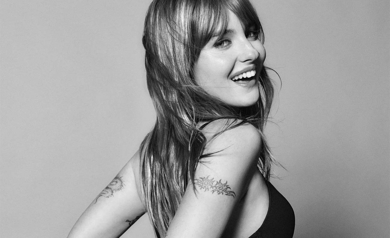 Victoria De Angelis volto di Emporio Armani: le foto della bassista dei Måneskin