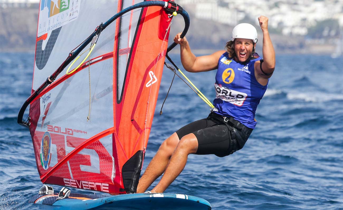 L’azzurro Nicolò Renna campione del mondo IQ Foil di windsurf
