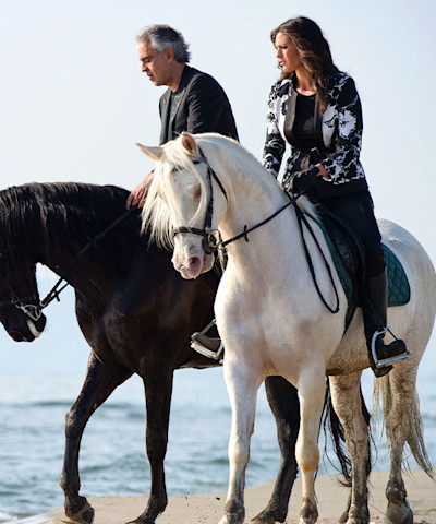 Andrea and Veronica Bocelli on horseback on the beaches of Versilia (ph. Luca Rossetti)