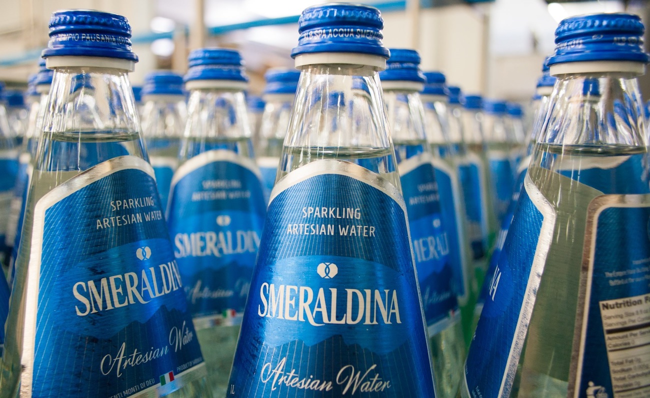 Smeraldina, l’acqua più buona al mondo che difende l’ambiente Costa Smeralda Smeraldina, l’acqua più buona al mondo che difende l’ambiente Costa Smeralda